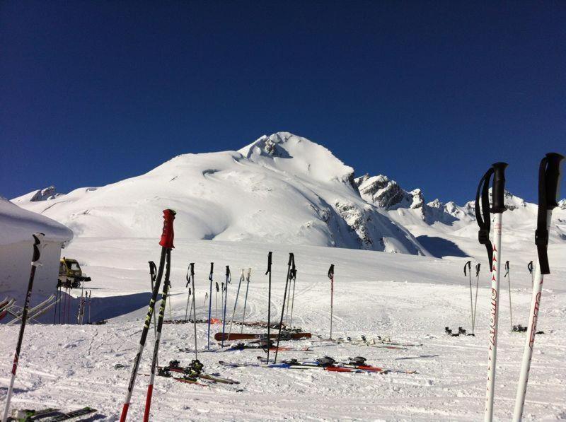 Hotel Letterario Locanda Collomb La Thuile Exterior photo