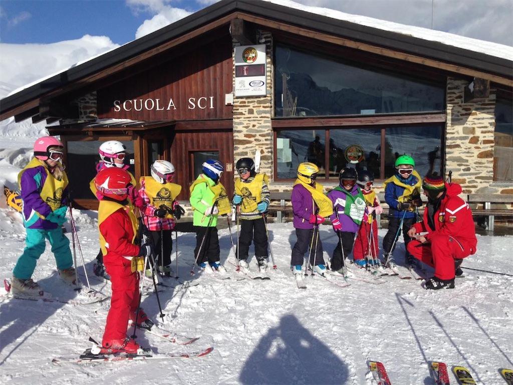 Hotel Letterario Locanda Collomb La Thuile Exterior photo