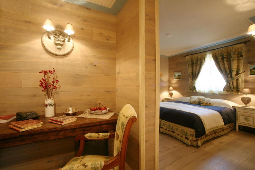 Hotel Letterario Locanda Collomb La Thuile Room photo